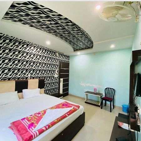 Отель Basant Vihar International Гая Экстерьер фото