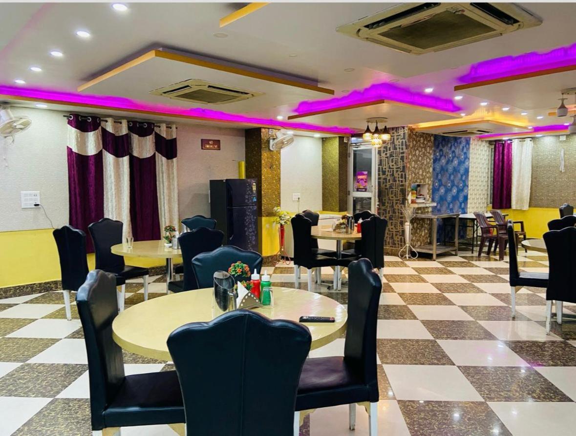 Отель Basant Vihar International Гая Экстерьер фото