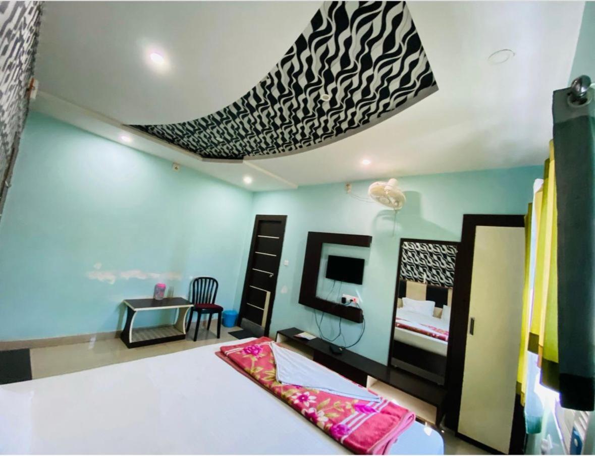 Отель Basant Vihar International Гая Экстерьер фото