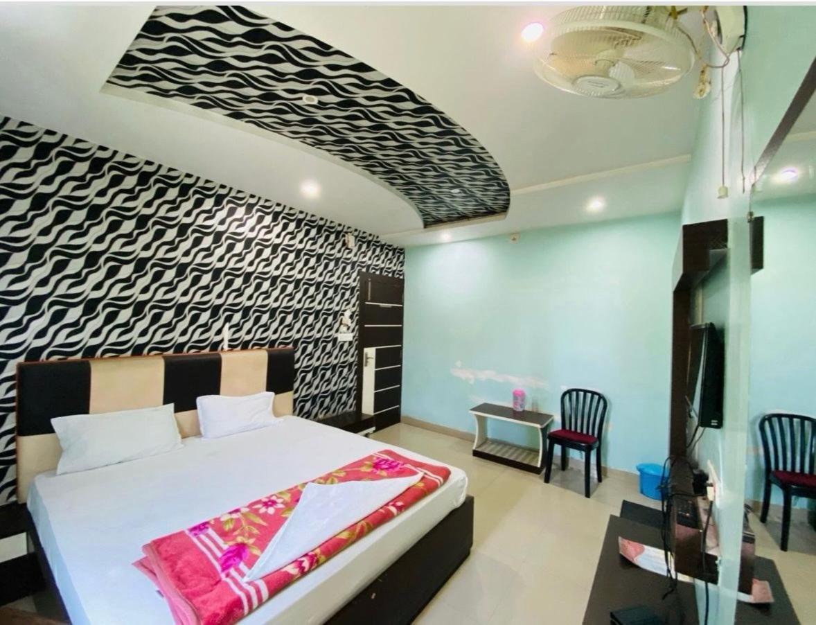 Отель Basant Vihar International Гая Экстерьер фото